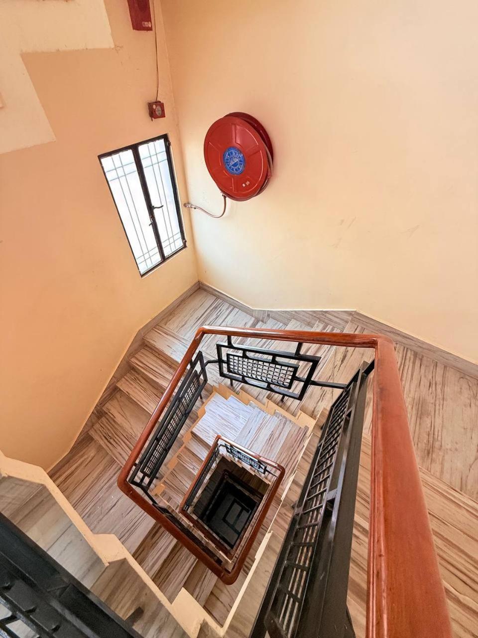 Shivam Hotel Varanasi - Near Kashi Vishwanath Temple With Parking And Lift المظهر الخارجي الصورة