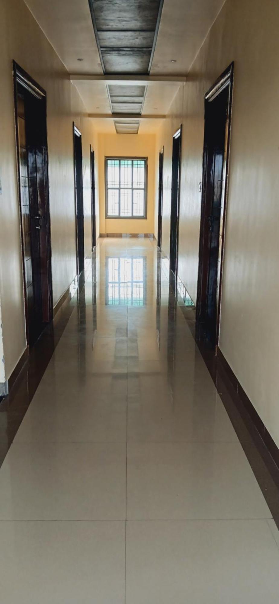Shivam Hotel Varanasi - Near Kashi Vishwanath Temple With Parking And Lift المظهر الخارجي الصورة