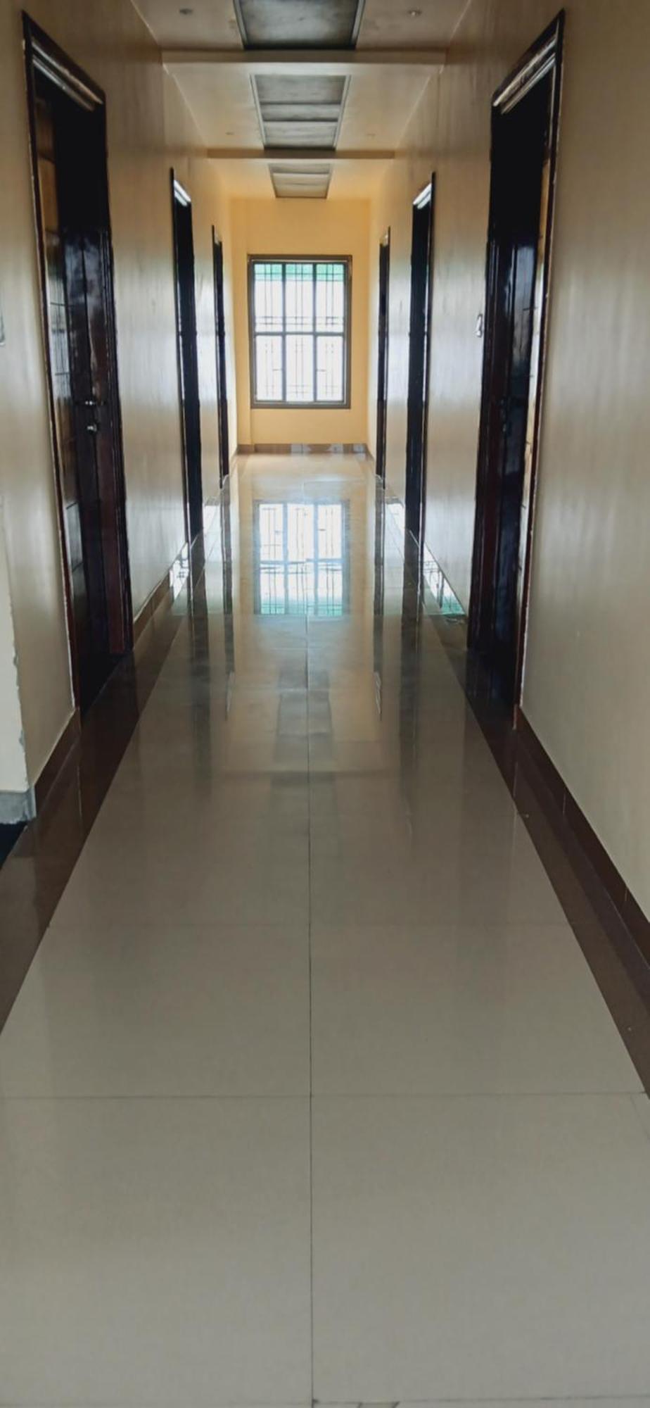 Shivam Hotel Varanasi - Near Kashi Vishwanath Temple With Parking And Lift المظهر الخارجي الصورة